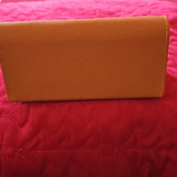 Tory Burch glass case - Picture 6 of 8